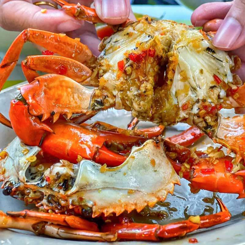 Thưởng thức hải sản thơm ngon đậm đà
